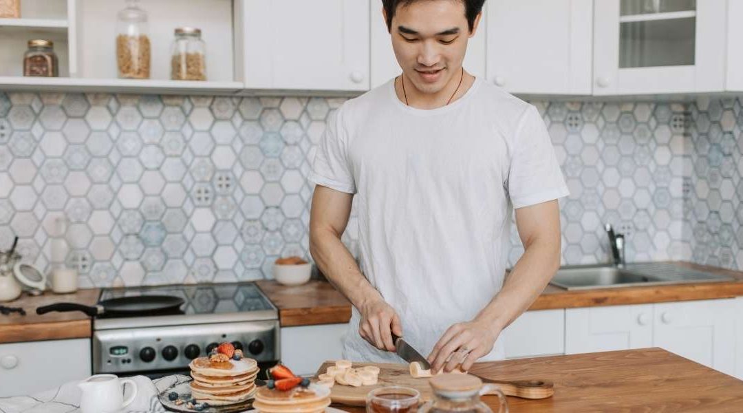Gagner du temps en cuisine : quelles astuces simples pour cuisiner moins ?
